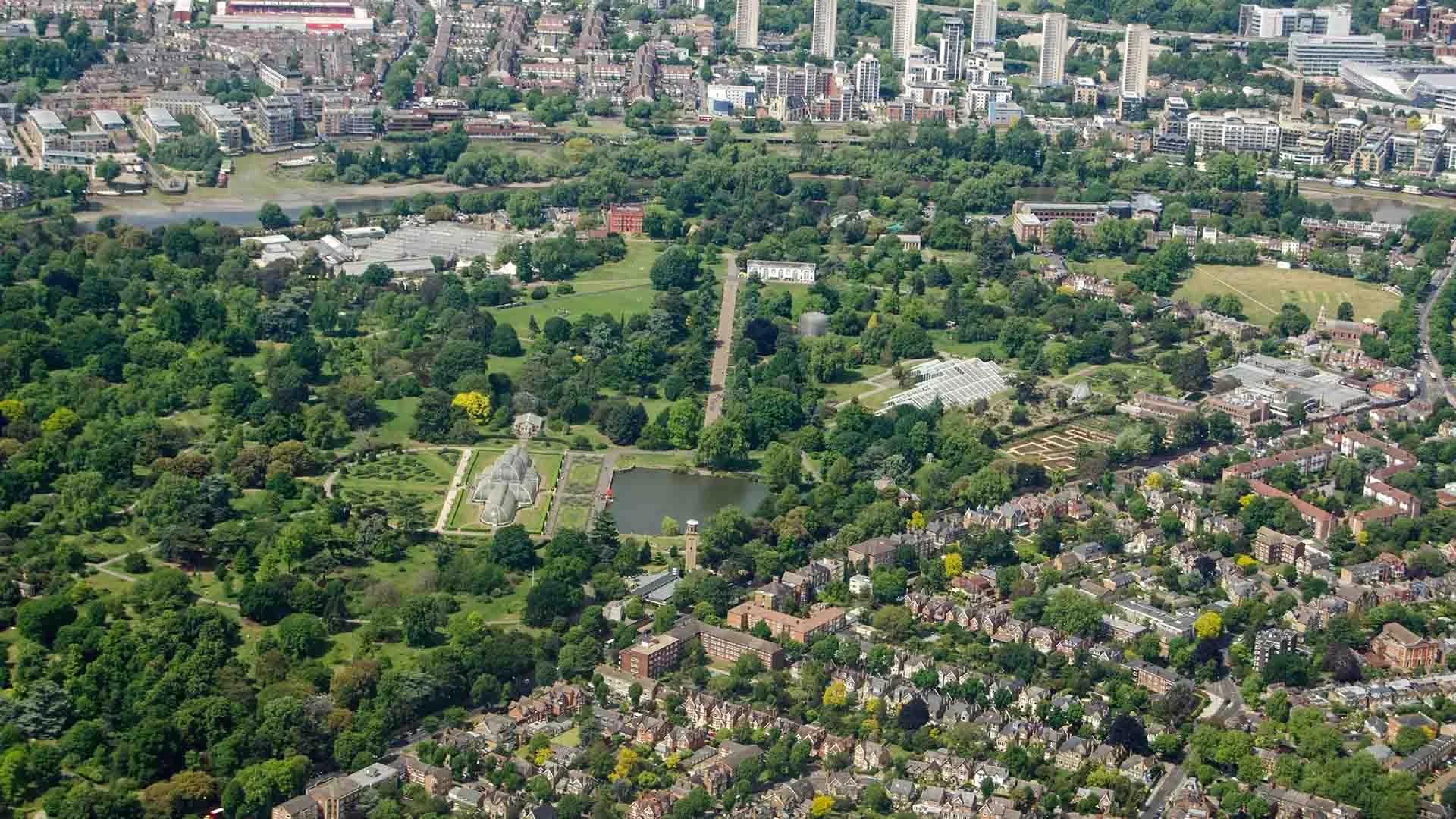 aerial-view-of-brentford-park-and-west-london