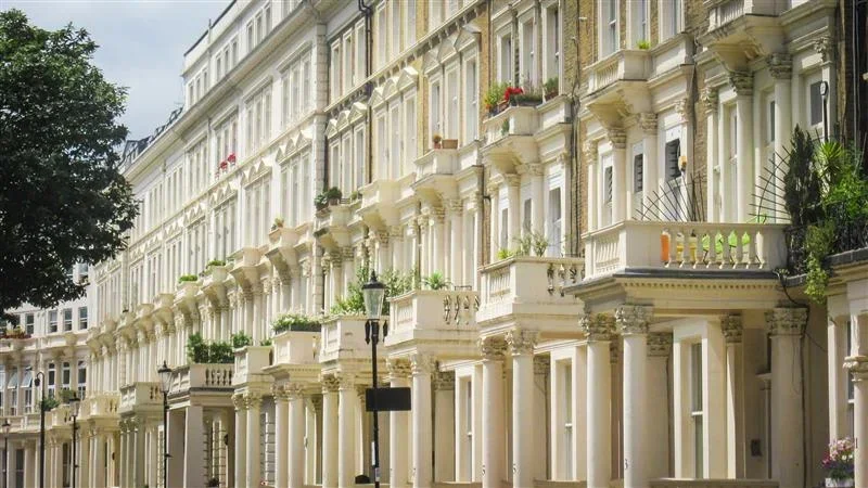 classic-white-stucco-london-townhouses-kensington-architecture