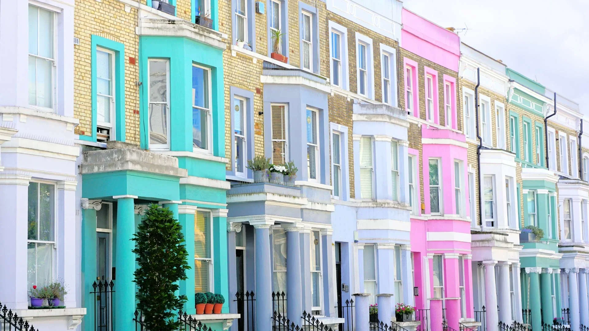 modern-retail-and-dining-district-notting-hill-london