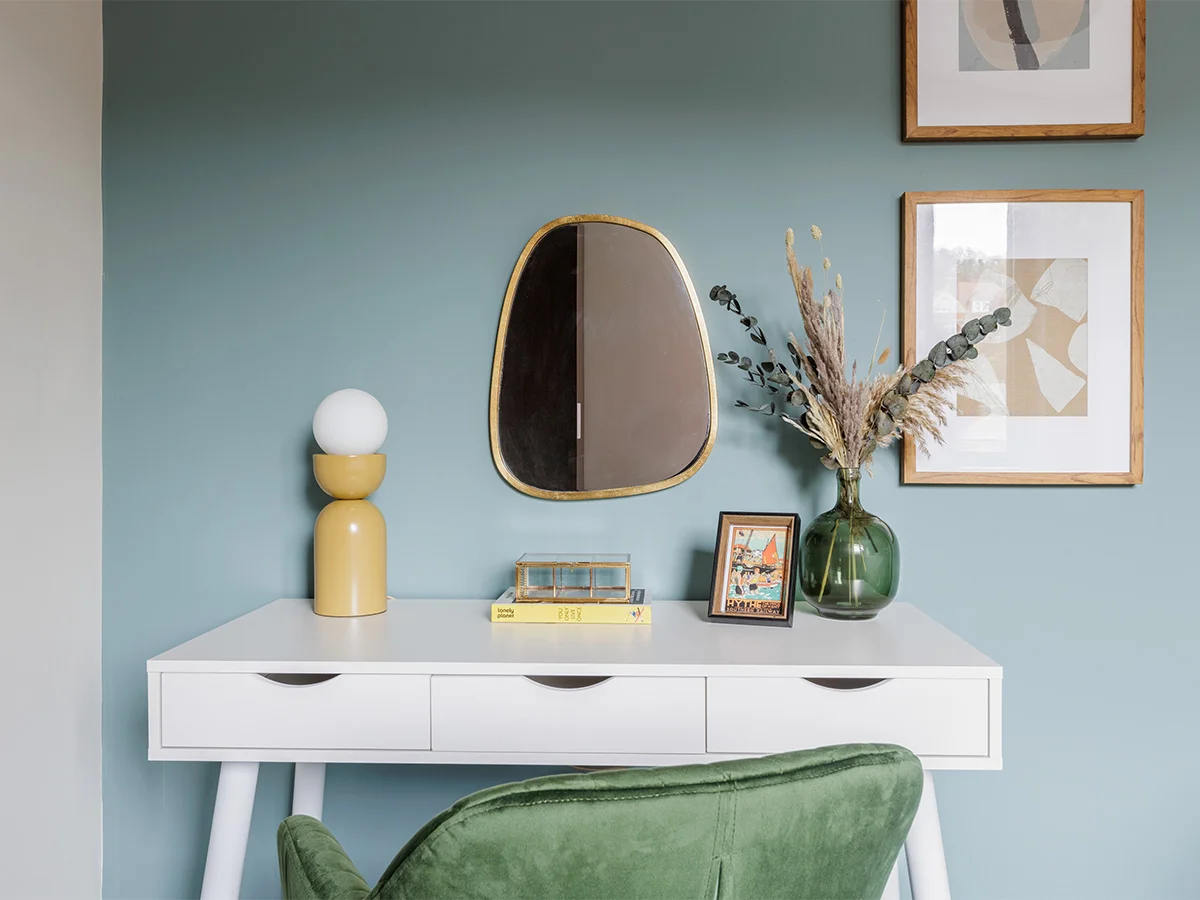 Modern console area with decorative accessories from gold furniture package interior styling